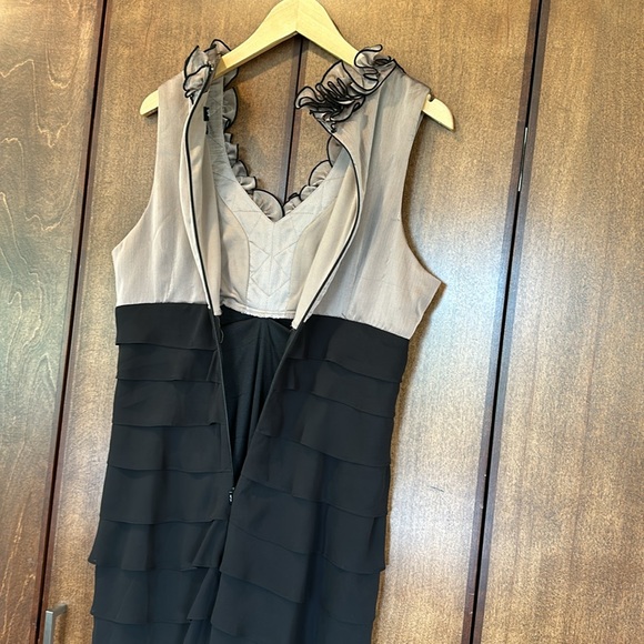 S.L. Fashions Dress - Picture 6 of 6